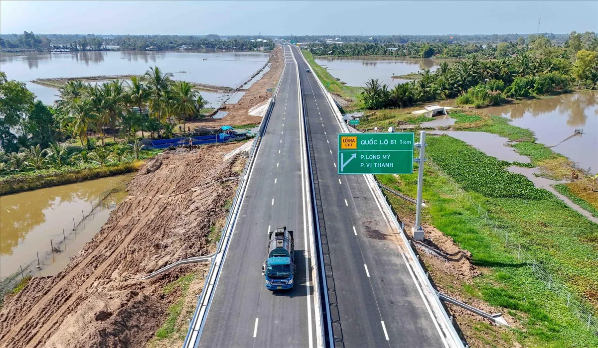 Đẩy nhanh tiến độ đầu tư, ho&agrave;n thiện hệ thống đường bộ cao tốc theo quy hoạch - Ảnh 1.