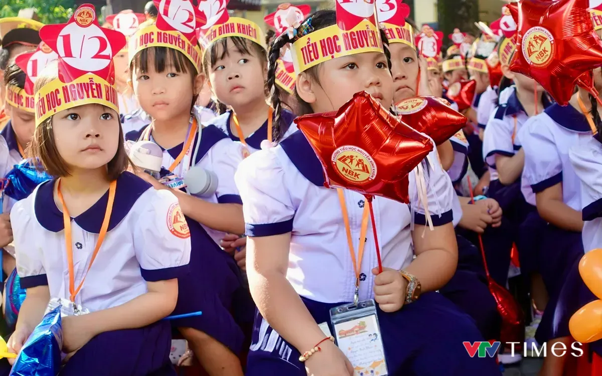 Học sinh lớp 1 Trường Tiểu học Nguyễn Bỉnh Khiêm, phường Sài Gòn (Ảnh: Thu Trang)