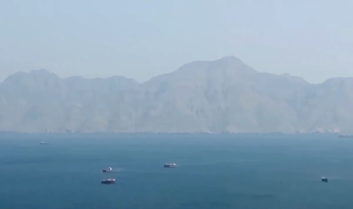 Đàm phán về Eo biển Hormuz bước vào giai đoạn then chốt- Ảnh 1.