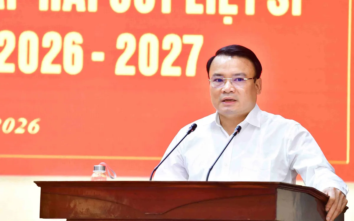 Phó Chủ tịch UBND tỉnh Phùng Thành Vinh phát biểu giao nhiệm vụ. Ảnh UBND Nghệ An.