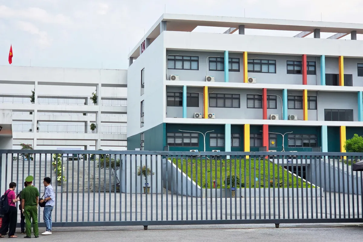 Hơn 300 thí sinh Tuyên Quang bước vào Kỳ thi lại tốt nghiệp THPT năm 2026 - Ảnh 9.