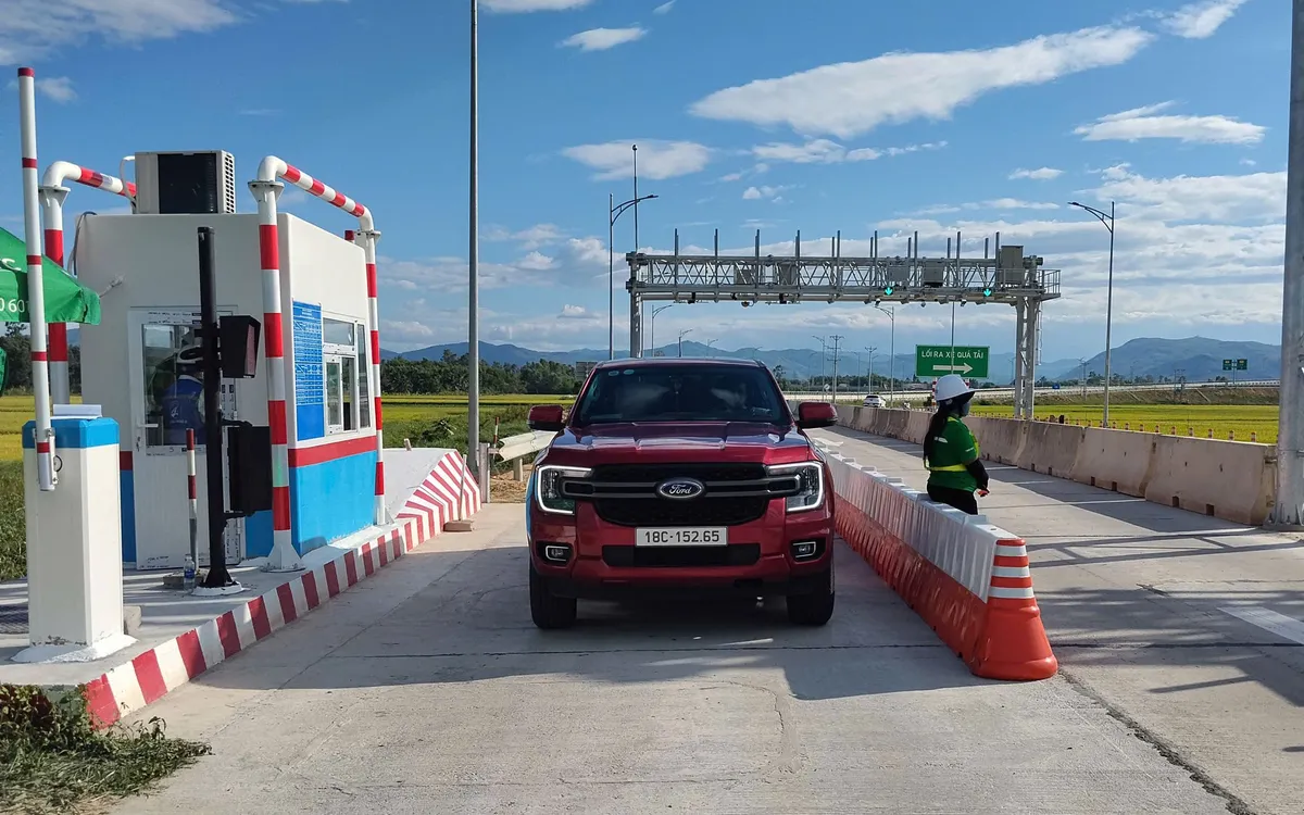 Hoạt động thu phí ETC diễn ra an toàn, thông suốt ngay trong những giờ đầu vận hành trên tuyến cao tốc đoạn Quảng Ngãi - Nha Trang. (ảnh: Cục Đường bộ)