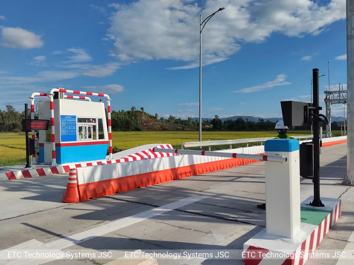 Chính thức thu phí 5 dự án thành phần cao tốc đoạn Quảng Ngãi - Nha Trang - Ảnh 1.