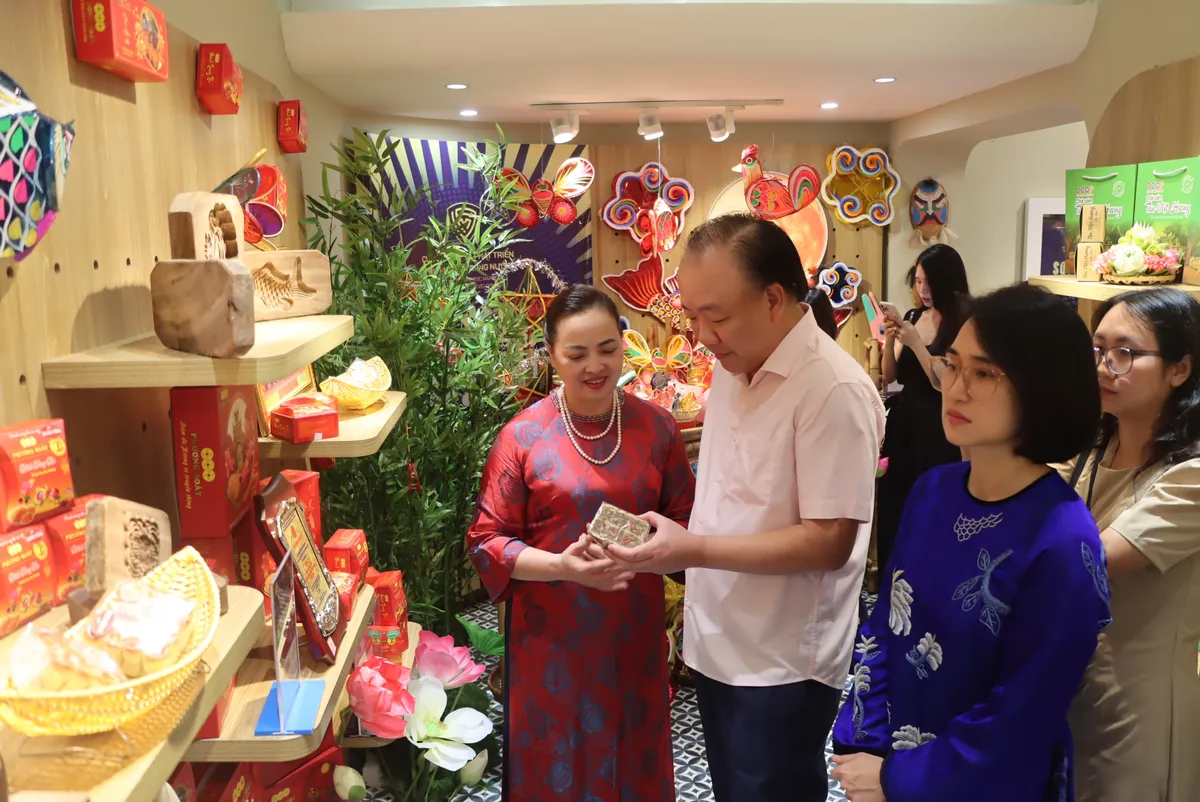 Thương mại hóa sản phẩm truyền thống: Nâng tầm giá trị kinh tế cho hộ kinh doanh phố cổ- Ảnh 1.