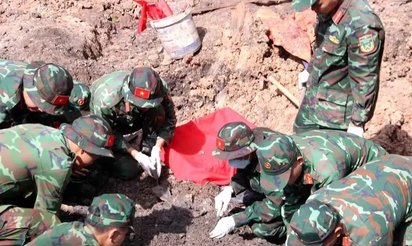 Quyết tâm hoàn thành công tác quy tập hài cốt liệt sĩ tại công viên Lê Thị Riêng trước tháng 11/2026 - Ảnh 1.