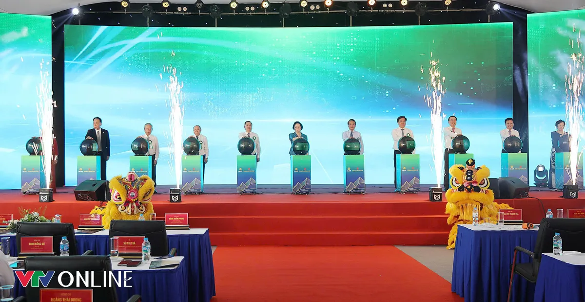 Phó Thủ tướng Phạm Thị Thanh Trà dự khởi công tổ hợp 5 dự án gần 7.600 tỷ đồng tại Phú Thọ - Ảnh 1.
