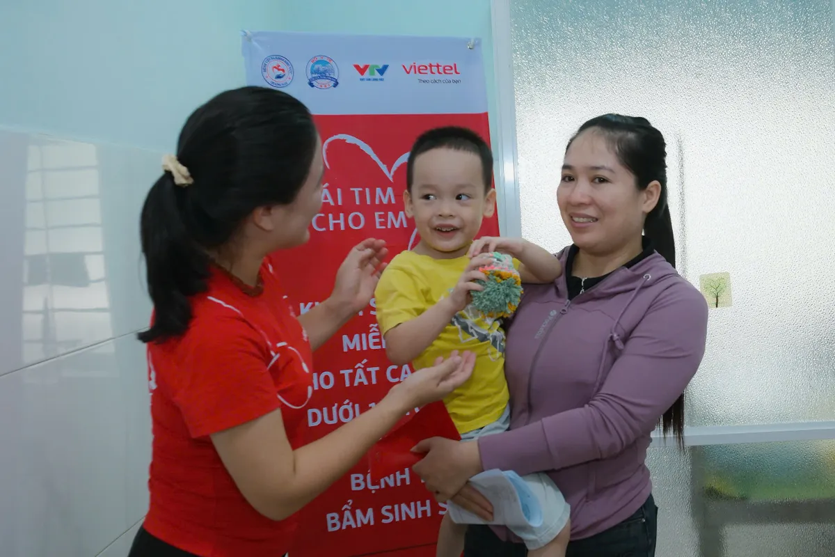 Khai mạc chương tr&igrave;nh kh&aacute;m s&agrave;ng lọc tim bẩm sinh miễn ph&iacute; cho trẻ em tại Đ&agrave; Nẵng- Ảnh 12.