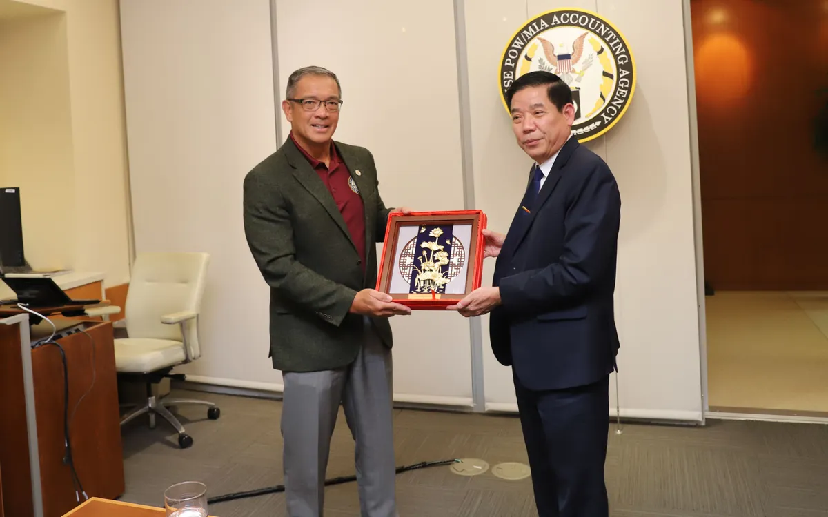 Thượng tướng Nguyễn Văn Gấu, Ủy viên Trung ương Đảng, Thứ trưởng Bộ Quốc phòng, Phó Trưởng ban Thường trực Ban Chỉ đạo tại buổi làm việc với Cơ quan Kiểm kê Tù binh và Người mất tích thuộc Bộ Chiến tranh Hoa Kỳ. Ảnh: BQP