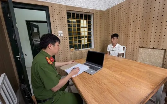 Đối tượng Nguyễn Văn Quân tại cơ quan Công an. Ảnh: Công an tỉnh Hưng Yên