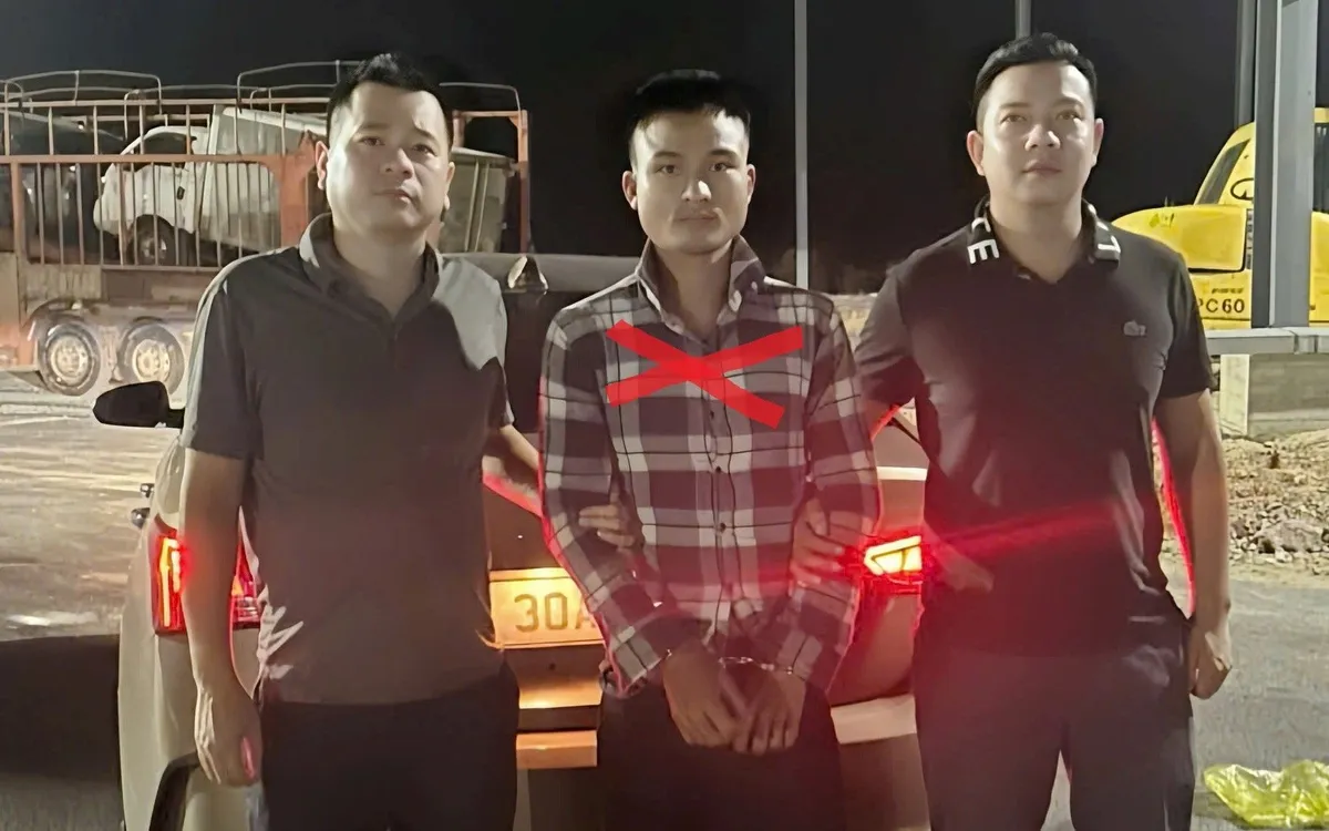 Đối tượng Nguyễn Viết Thái (giữa). Ảnh: Công an thành phố Hải Phòng
