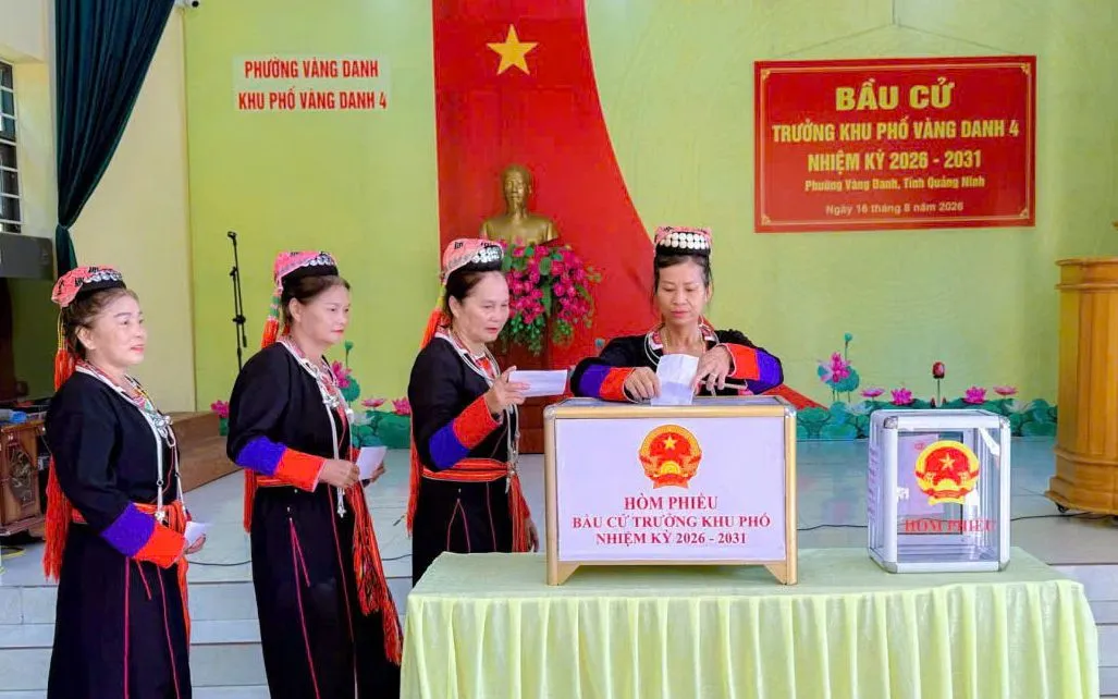 Cử tri khu phố Vàng Danh 4, phường Vàng Danh bỏ phiếu bầu Trưởng khu phố nhiệm kỳ 2026–2031. (ảnh: Cổng TT)