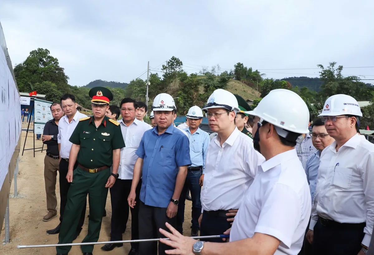 Bí thư Thành ủy Lê Ngọc Quang kiểm tra tiến độ xây dựng Trường Phổ thông nội trú liên cấp Tiểu học - THCS Đắc Pring- Ảnh 3.