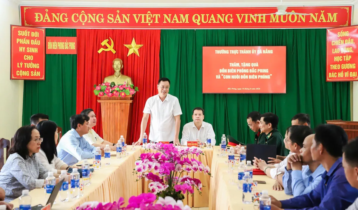 Bí thư Thành ủy Lê Ngọc Quang kiểm tra tiến độ xây dựng Trường Phổ thông nội trú liên cấp Tiểu học - THCS Đắc Pring- Ảnh 1.