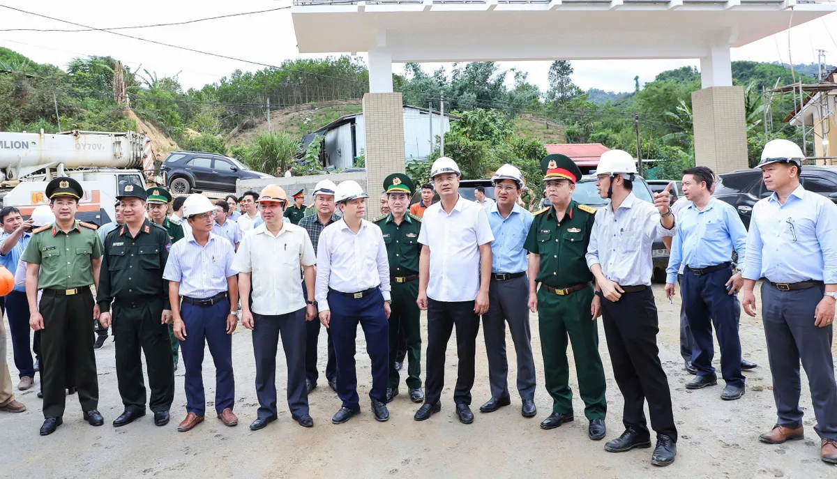 Bí thư Thành ủy Lê Ngọc Quang kiểm tra tiến độ xây dựng Trường Phổ thông nội trú liên cấp Tiểu học - THCS Đắc Pring- Ảnh 2.