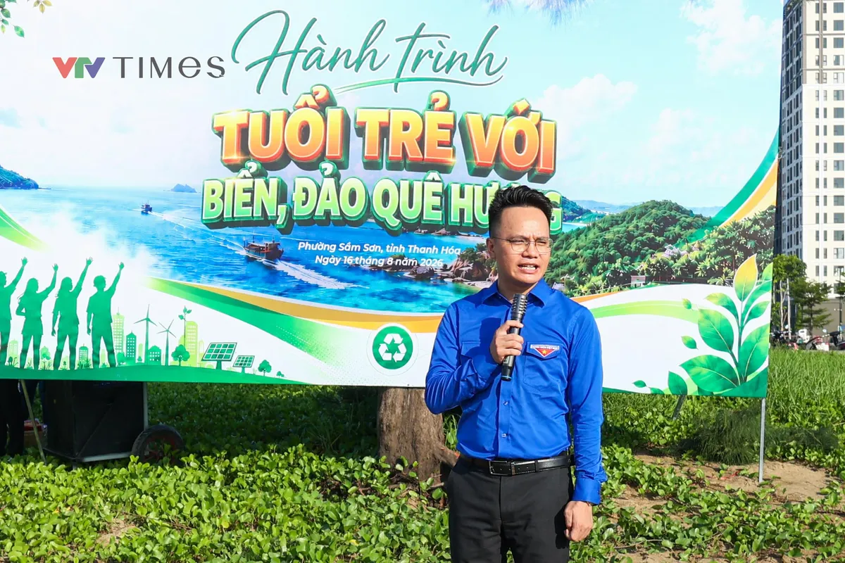 Tuổi trẻ VTV trồng 2.000 cây phi lao, trao cờ Tổ quốc tới ngư dân Sầm Sơn - Ảnh 3.