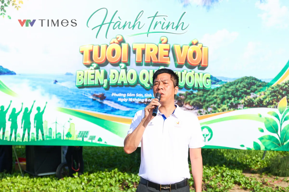 Tuổi trẻ VTV trồng 2.000 cây phi lao, trao cờ Tổ quốc tới ngư dân Sầm Sơn - Ảnh 7.