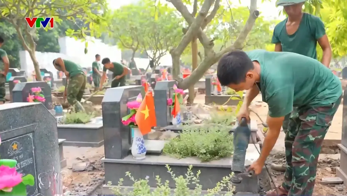 Hơn 200 c&aacute;n bộ, chiến sĩ khẩn trương khai quật, lấy mẫu h&agrave;i cốt liệt sĩ tại Nghĩa trang Mai Dịch - Ảnh 1.