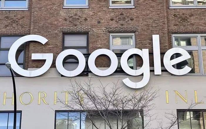 Google vừa kích hoạt chatbot Gemini trên ứng dụng Classroom cho học sinh từ tiểu học đến trung học. (Ảnh: Kyodo/TTXVN)