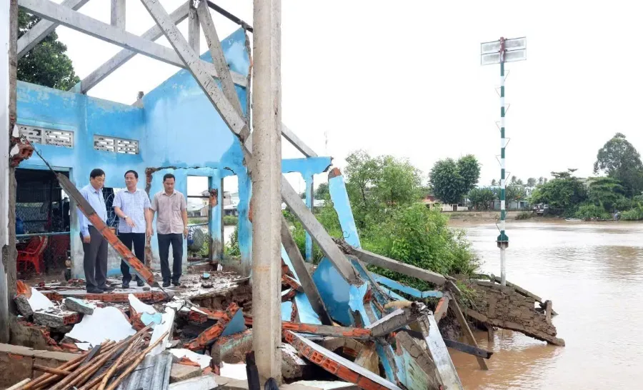 Cần Thơ công bố tình huống khẩn cấp về sạt lở ở 4 xã, phường - Ảnh 1.