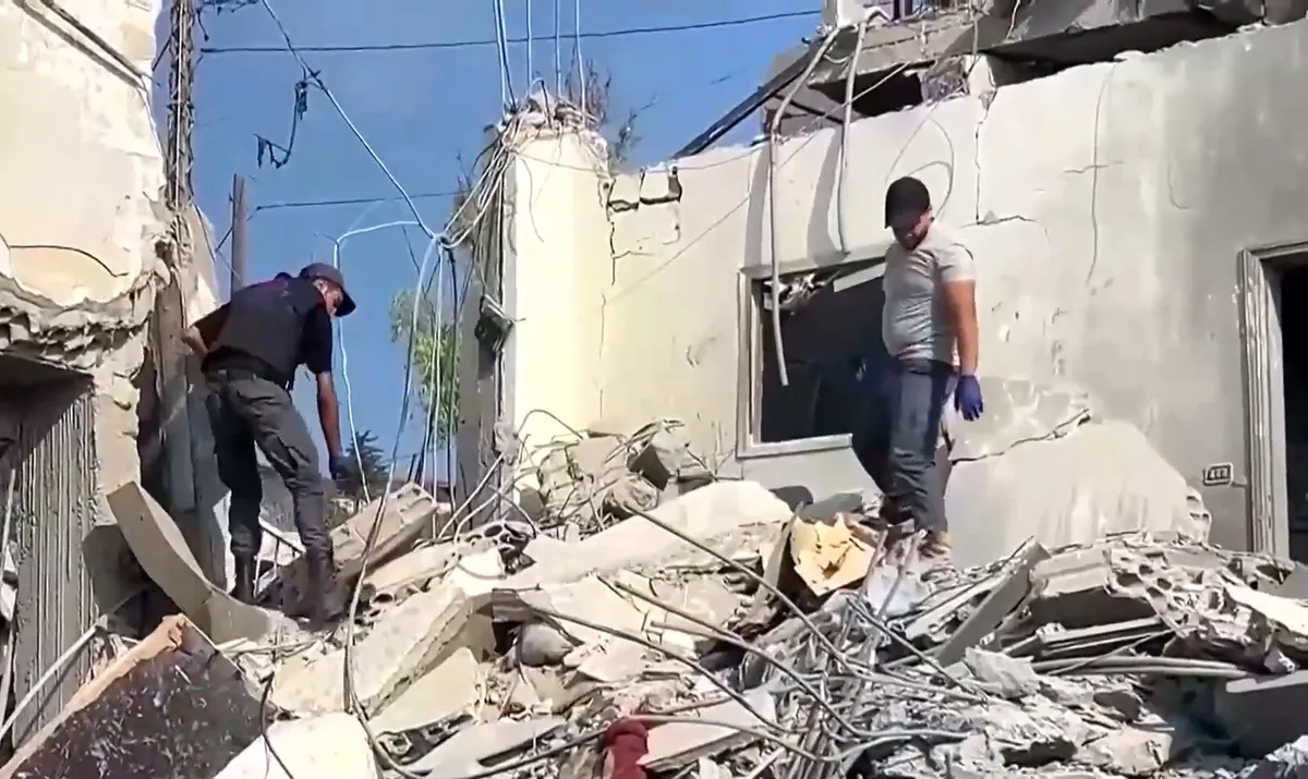 Israel không kích miền Nam Lebanon, ít nhất 11 người thiệt mạng- Ảnh 1.