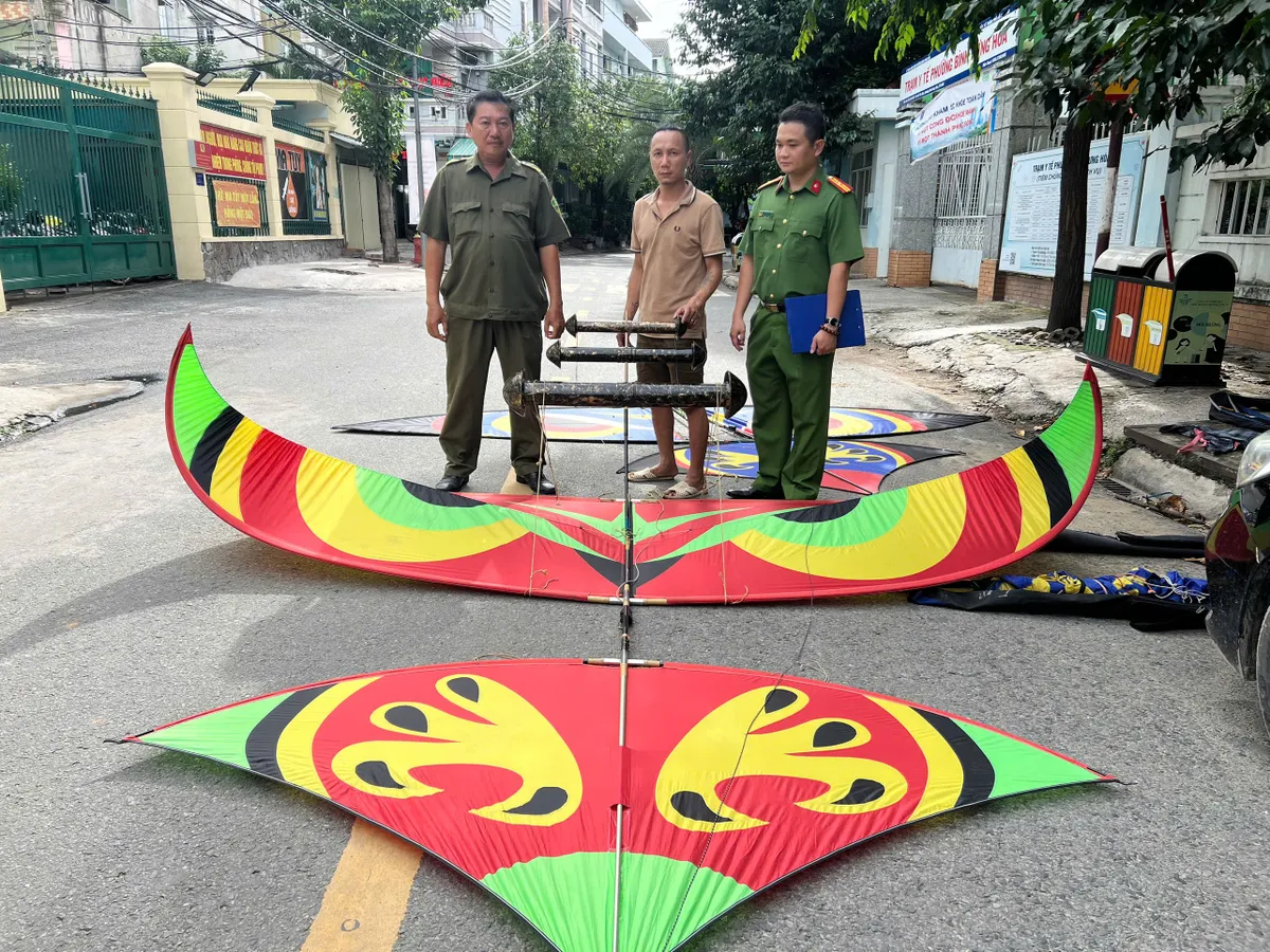 Xác minh, củng cố hồ sơ để xử lý 3 người thả diều có nguy cơ ảnh hưởng an toàn hàng không - Ảnh 2.