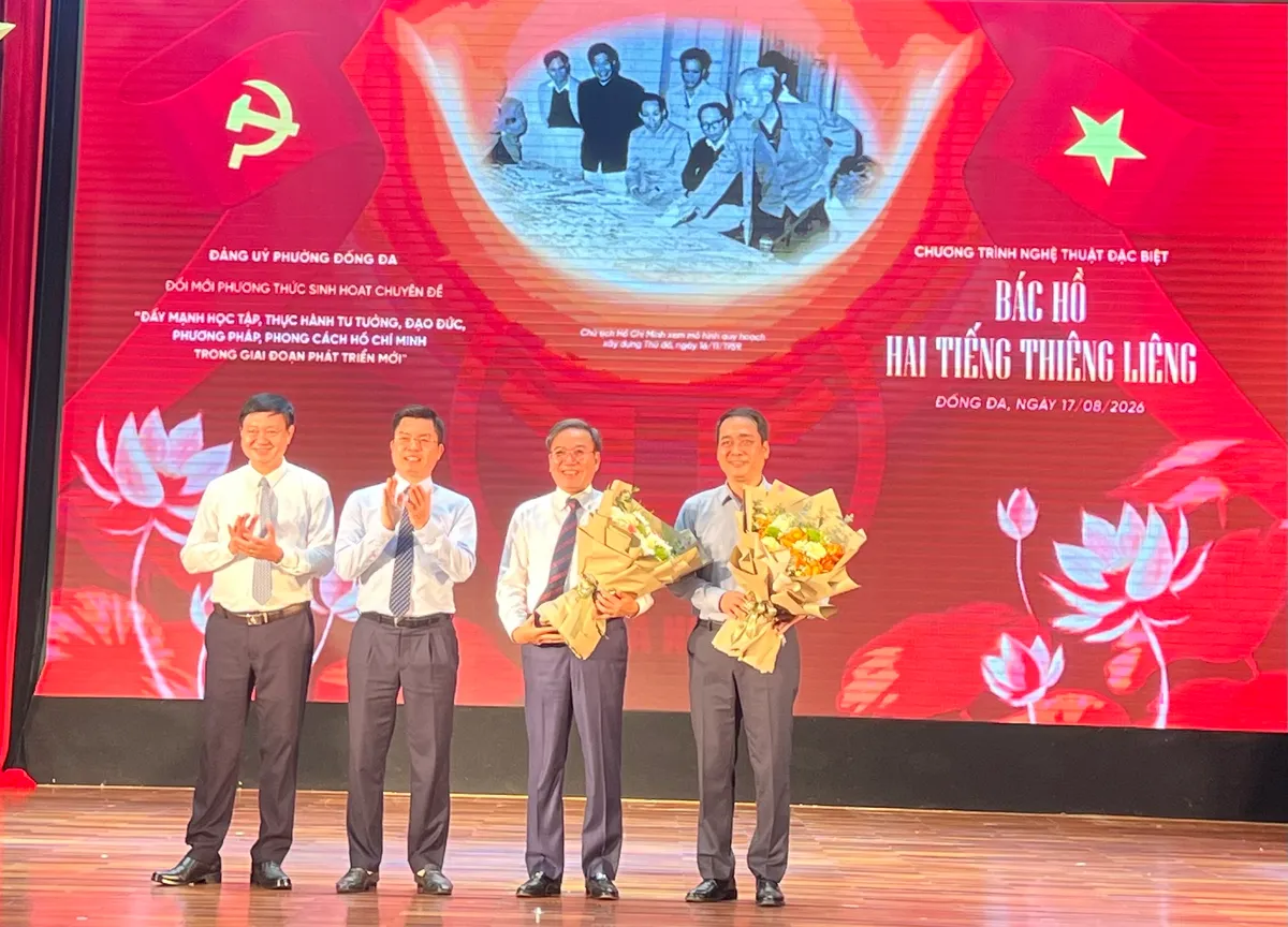Hà Nội: Sinh hoạt chính trị qua chương trình nghệ thuật "Bác Hồ - hai tiếng thiêng liêng" - Ảnh 11.