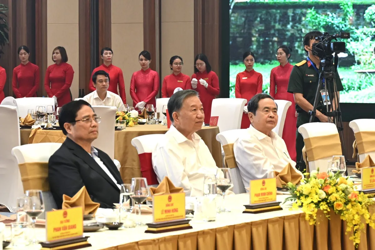 Gặp mặt kỷ niệm 81 năm Ngày truyền thống Công an Nhân dân và ngành Ngoại giao - Ảnh 2.