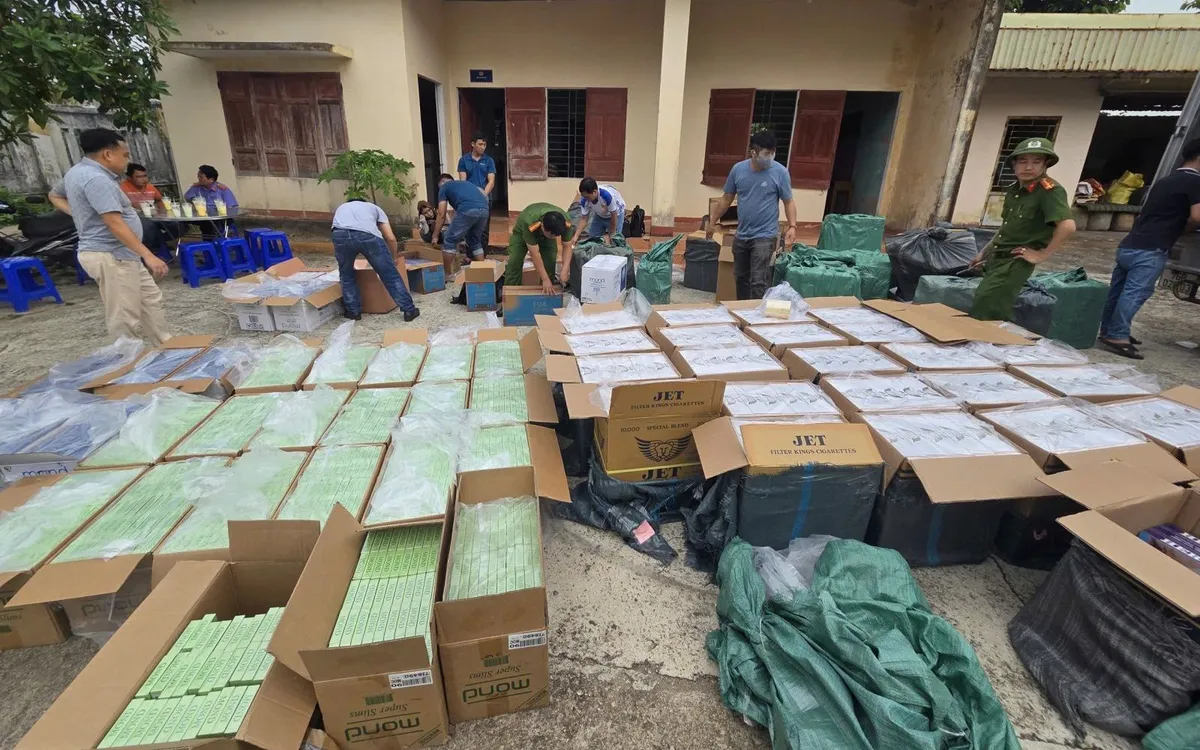 Phát hiện hơn 50.000 bao thuốc lá lậu (Ảnh: Công an tỉnh Quảng Ngãi)