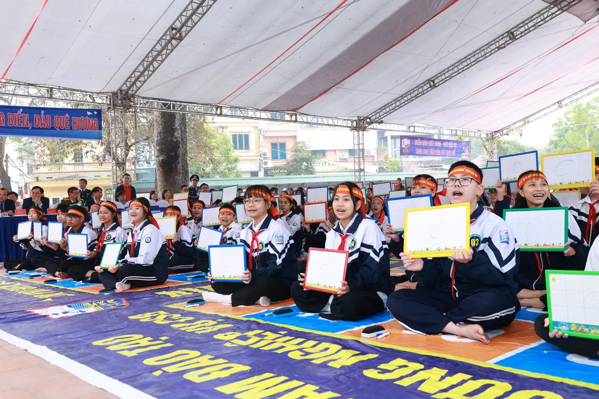 Cuộc thi "Em yêu biển, đảo quê hương" và dấu ấn 15 năm ươm mầm thế hệ trẻ - Ảnh 2.