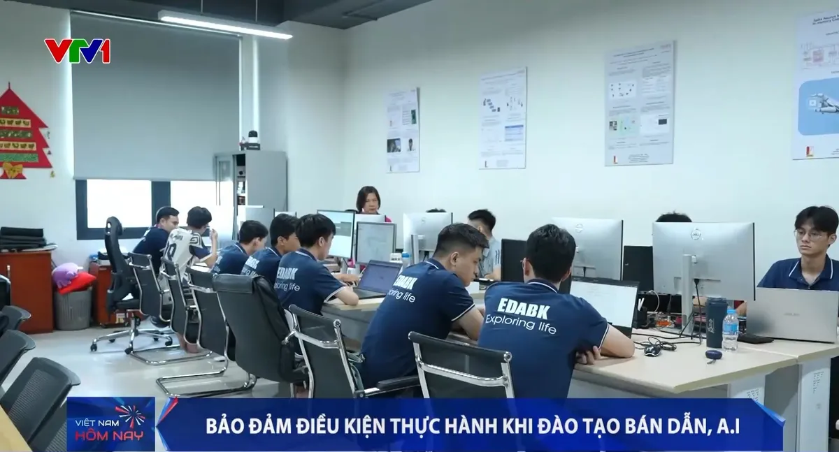 Đ&agrave;o tạo b&aacute;n dẫn, AI: Trường h&agrave;ng đầu cũng thiếu điều kiện thực h&agrave;nh - Ảnh 1.
