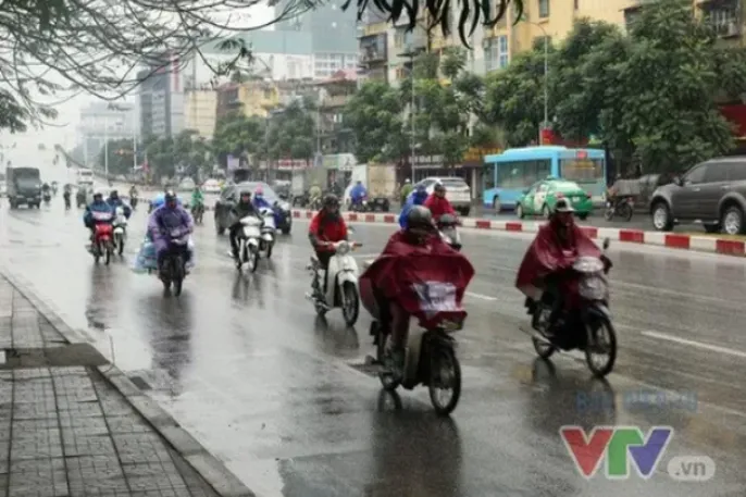 Mưa lớn nhiều khu vực, có nơi trên 300mm, cảnh báo lũ trên các sông ở Bắc Bộ và từ Thanh Hóa đến Quảng Trị - Ảnh 1.