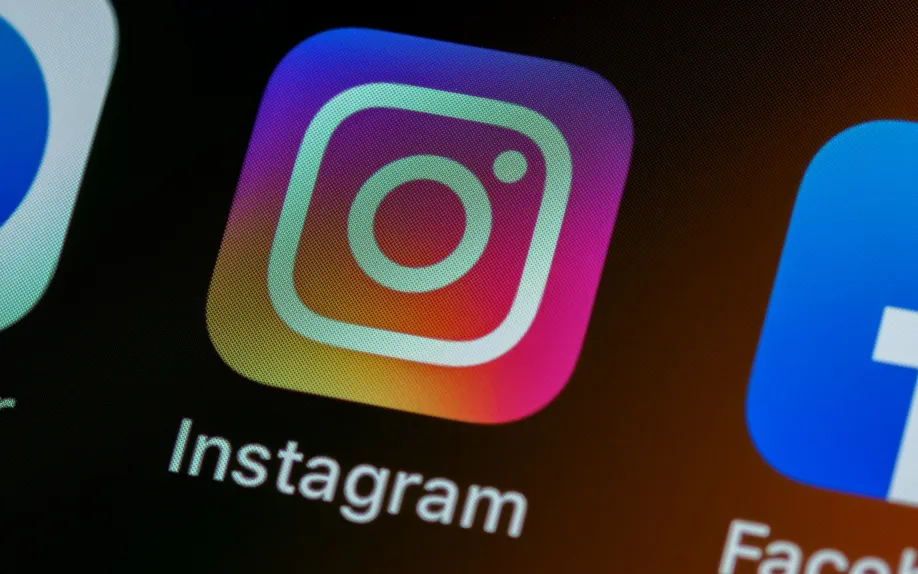 Instagram có tính năng gửi cảnh báo đến phụ huynh -  Ảnh: CBS