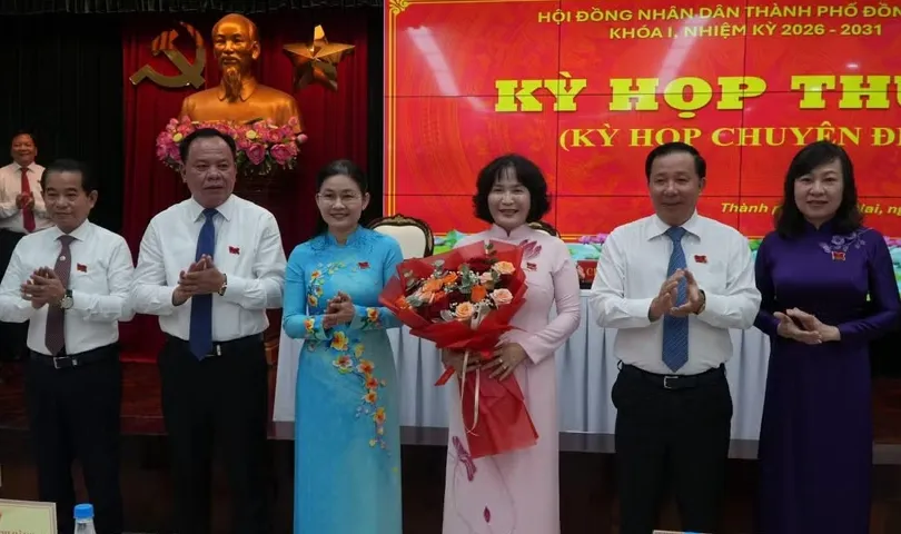 Phê chuẩn kết quả bầu, miễn nhiệm chức vụ Phó Chủ tịch UBND 2 thành phố - Ảnh 1.