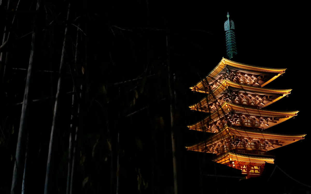 Ngôi chùa 5 tầng trong khuôn viên Sensoji - ngôi chùa Phật giáo Asakusa Kannon tại quận Asakusa, Tokyo, tháng 11/2014 (Ảnh: Reuters)