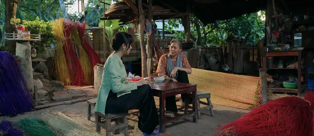 Phù sa - Tập 2: Sáu Lém nhận tiền để tung tin đồn khiến bà con hoang mang - Ảnh 13.