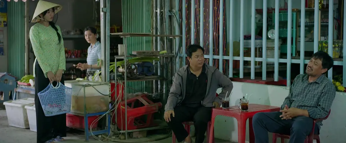 Phù sa - Tập 2: Sáu Lém nhận tiền để tung tin đồn khiến bà con hoang mang - Ảnh 10.