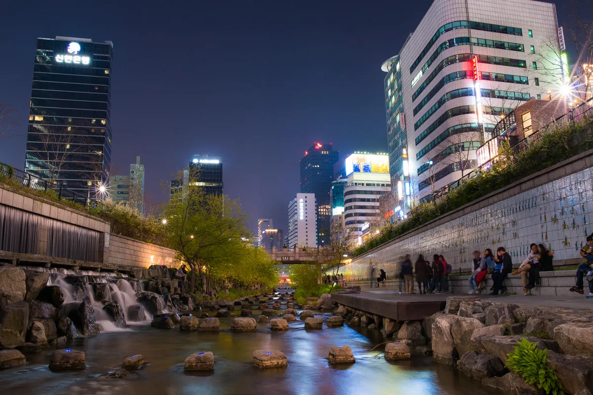 Seoul ngột ngạt trong chuỗi đêm nhiệt đới kỷ lục: Khi màn đêm không còn là “nơi trú ẩn” - Ảnh 2.