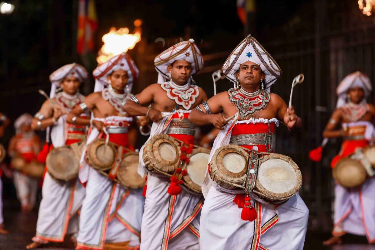 Esala Peraheran - “Viên ngọc” của văn hóa Sri Lanka - Ảnh 1.