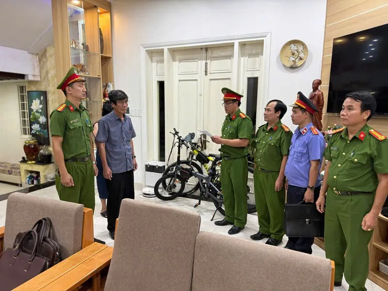 Khai trừ khỏi Đảng Giám đốc Ban Quản lý dự án tại TP Huế - Ảnh 1.