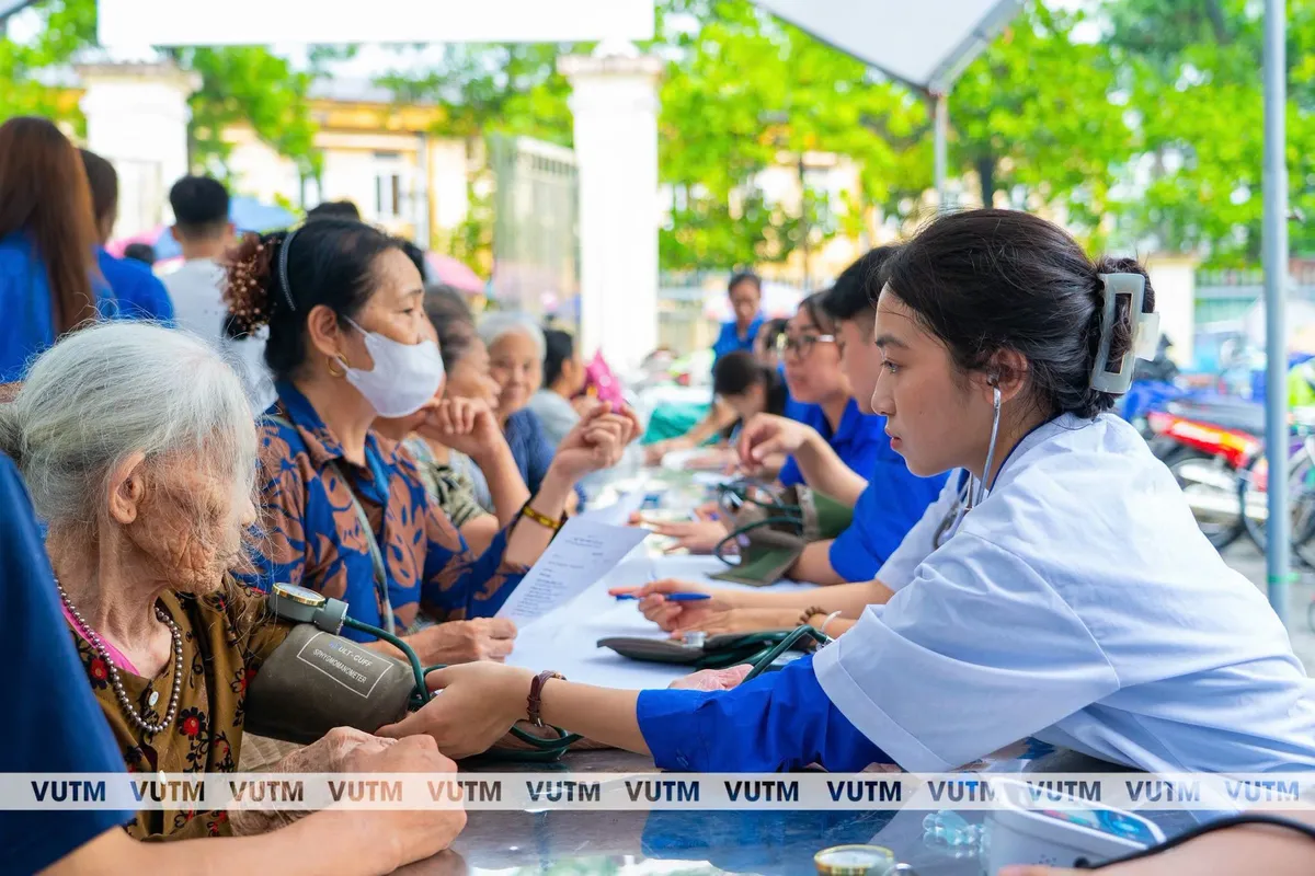 Mùa hè xanh của sinh viên Y - Dược: Mang kiến thức y khoa đến với người dân - Ảnh 3.