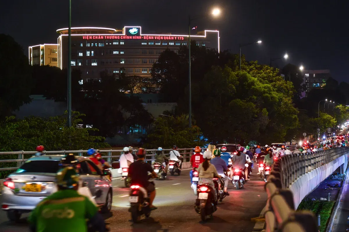 TP Hồ Chí Minh di dời trường đại học, bệnh viện khỏi nội thành - Ảnh 1.