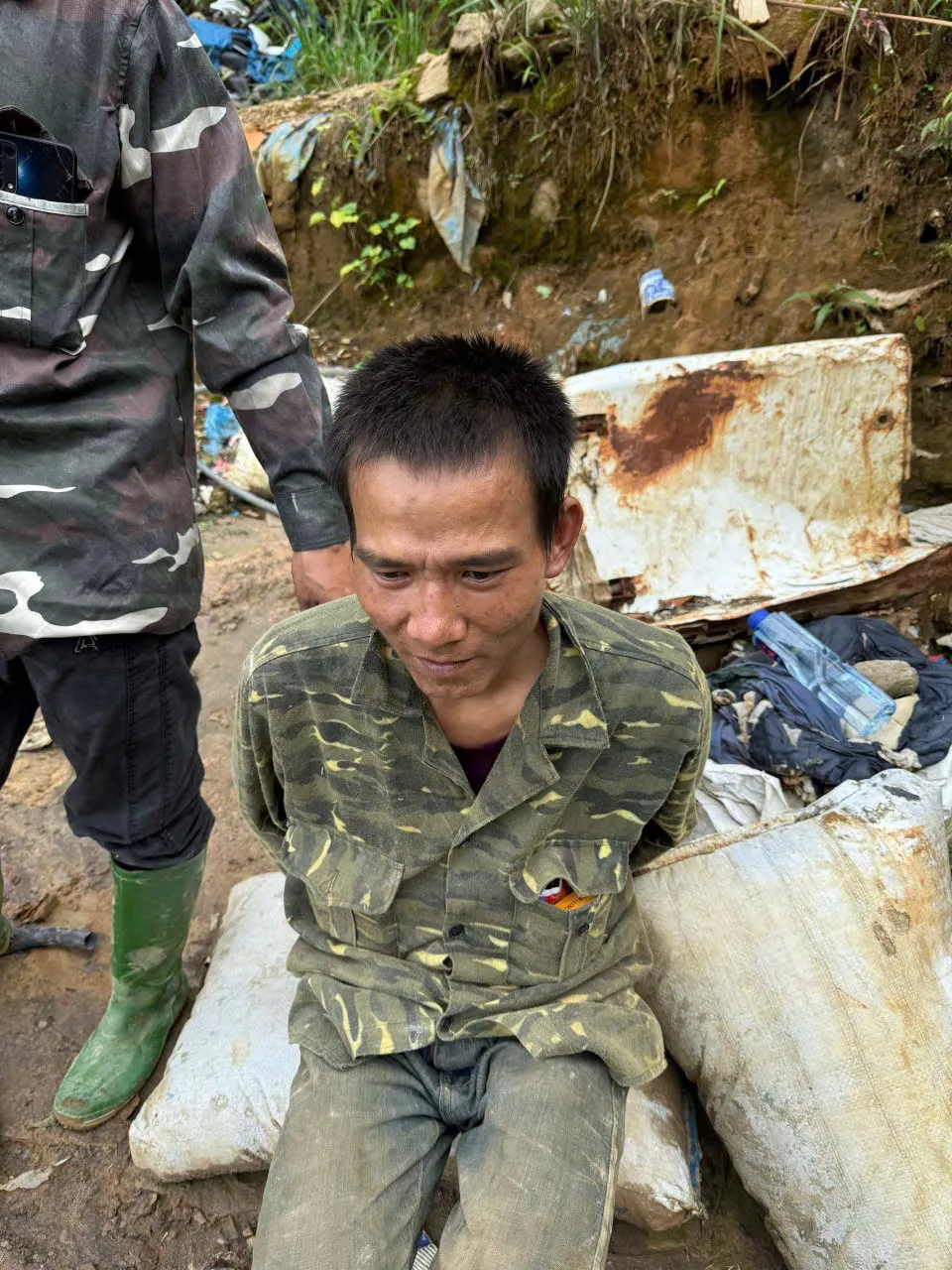 Phối hợp truy bắt, khống chế đối tượng truy nã đặc biệt về tội “Giết người” - Ảnh 1.