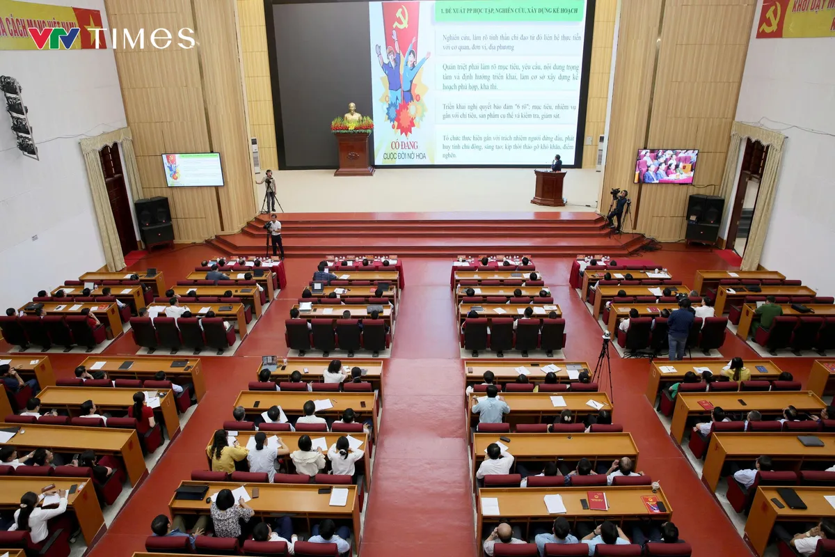 Lai Châu đổi mới cách quán triệt nghị quyết, đưa quyết sách vào cuộc sống - Ảnh 3.