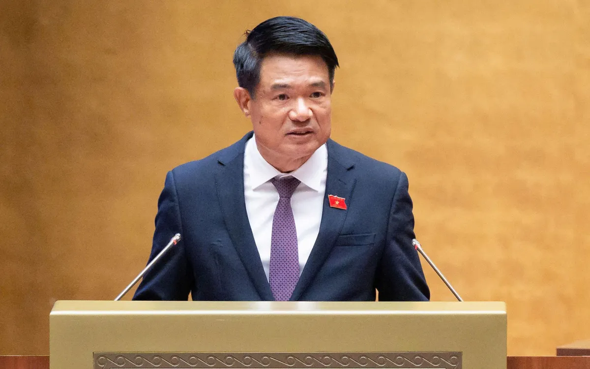 Viện trưởng Viện kiểm sát nhân dân tối cao Nguyễn Huy Tiến trình bày Tờ trình về dự án Bộ luật Tố tụng hình sự (sửa đổi). Ảnh: QH