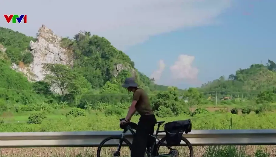 Ch&agrave;ng trai 18 tuổi đạp xe xuy&ecirc;n Việt, đi hơn 1.800 km trong 14 ng&agrave;y - Ảnh 1.