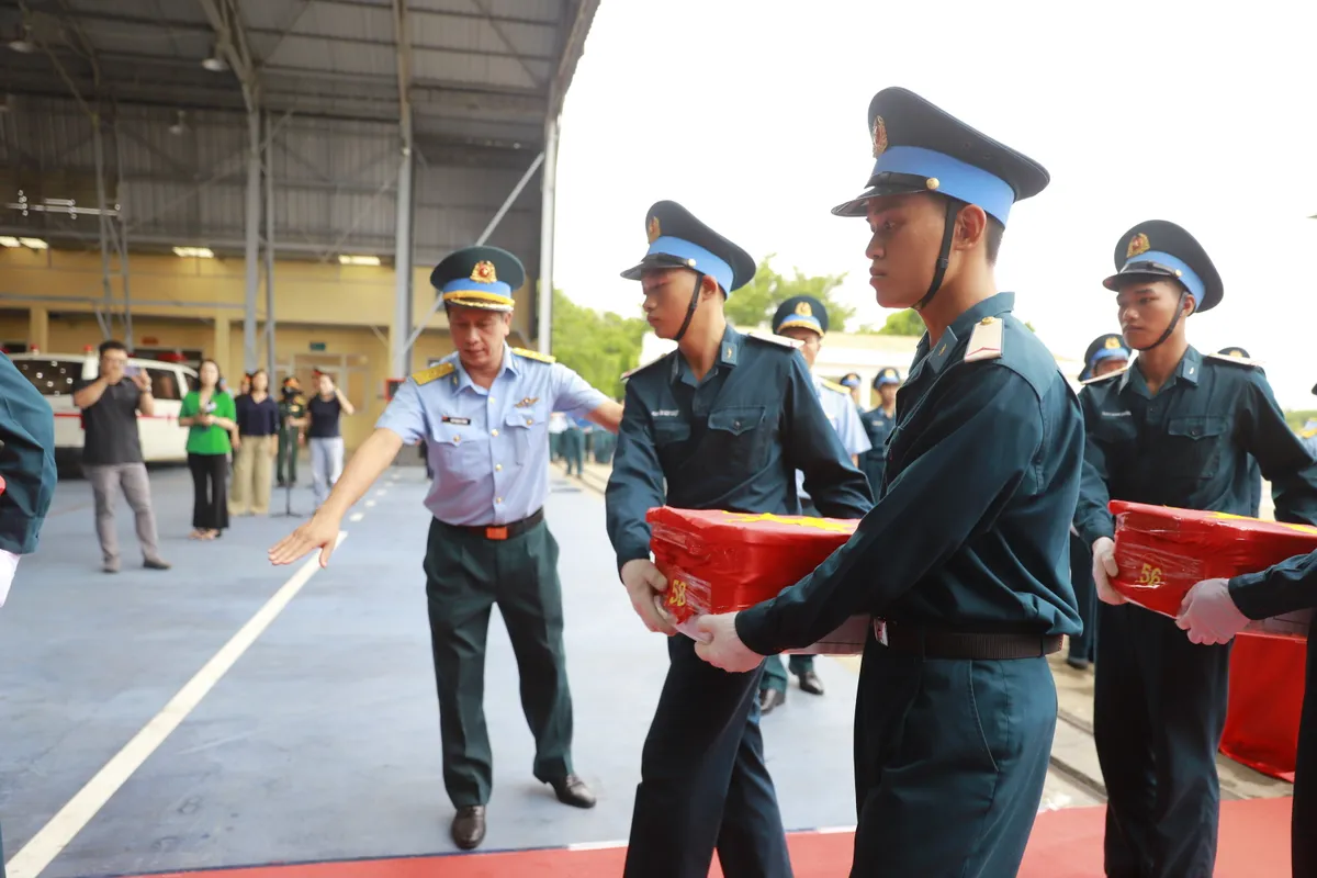 Hơn 7.000 mẫu sinh phẩm h&agrave;i cốt liệt sĩ về H&agrave; Nội gi&aacute;m định ADN - Ảnh 2.