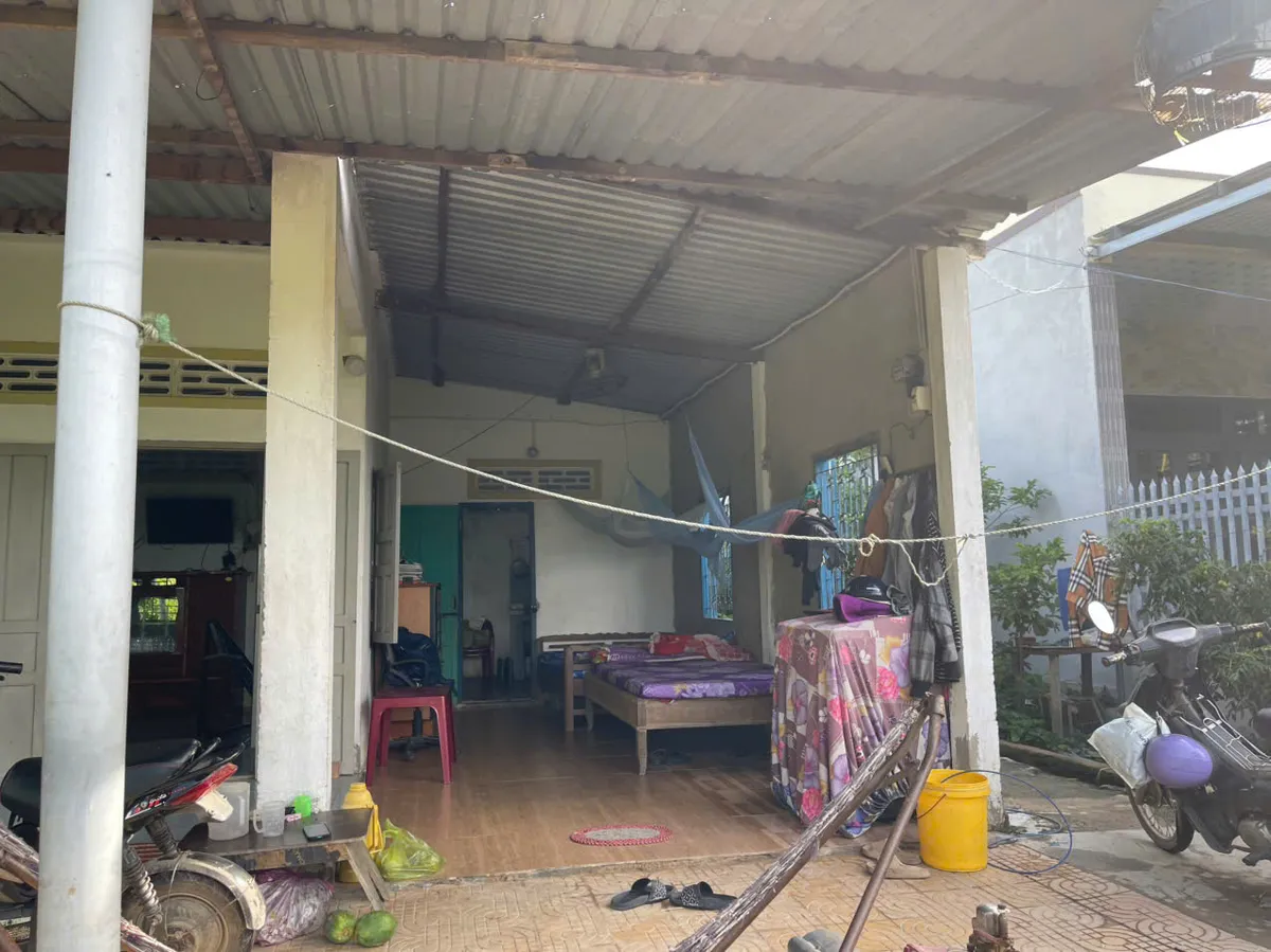 Đôi vai gầy của cha mẹ nghèo và giấc mơ mổ tim cho con - Ảnh 2.