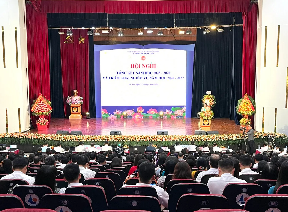 Hà Nội giảm hơn 2.360 hiệu trưởng, hiệu phó sau sắp xếp trường học - Ảnh 1.
