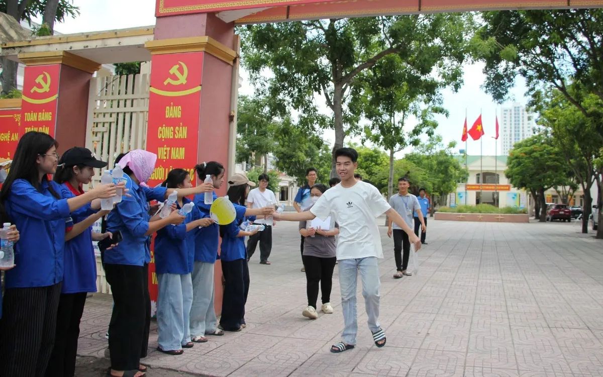 Trường THPT Cửa Lò 2 và Trường THCS Lê Thị Bạch Cát (phường Cửa Lò, Nghệ An) sẽ sáp nhập thành trường THCS và THPT. Ảnh THPT Cửa Lò 2.