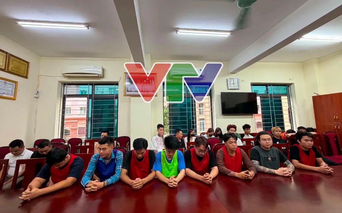 Phạm Tuấn cùng 9 đối tượng bị khởi tố vì đăng video bạo lực học đường - Ảnh 1.